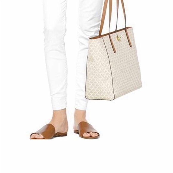 Michael Kors Handbags - ✨New MICHAEL KORS RIVINGTON TOTE (VANILLA)✨